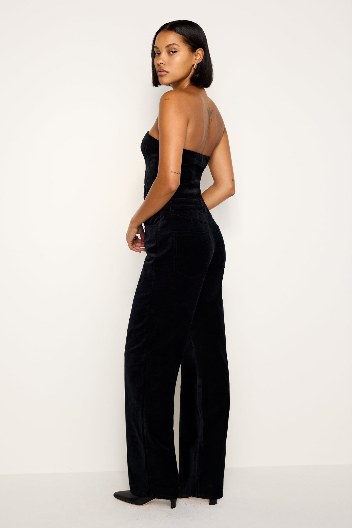 FIT FOR SUCCESS STRAPLESS VELVET JUMPSUIT | BLACK001