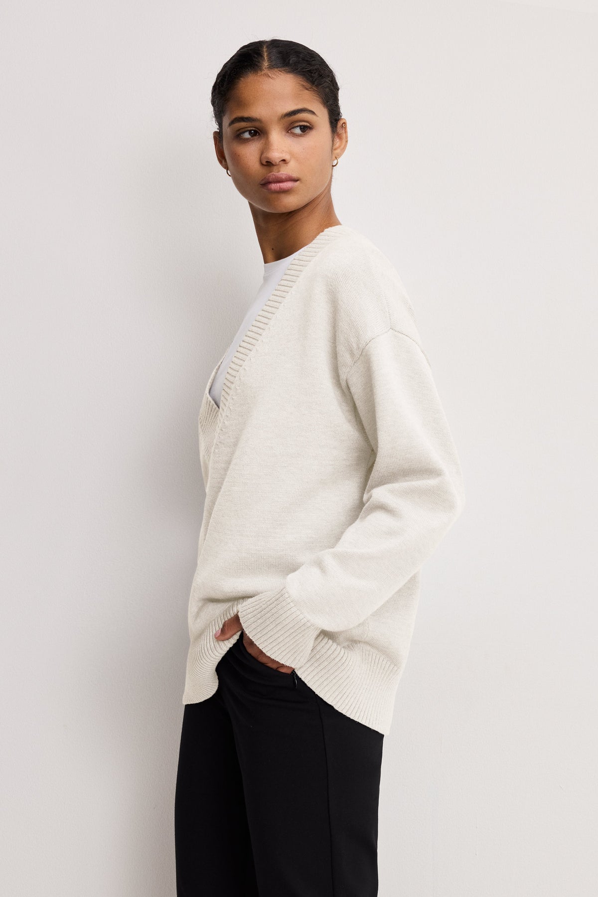 DEEP V KNIT SWEATER | VANILLA001