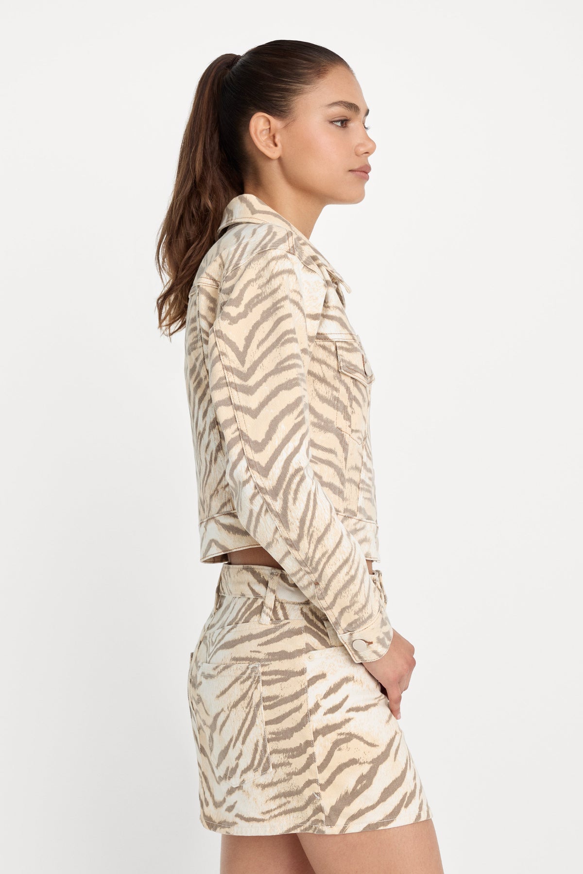 ESSENTIAL CROP DENIM JACKET | BROWN TIGER
