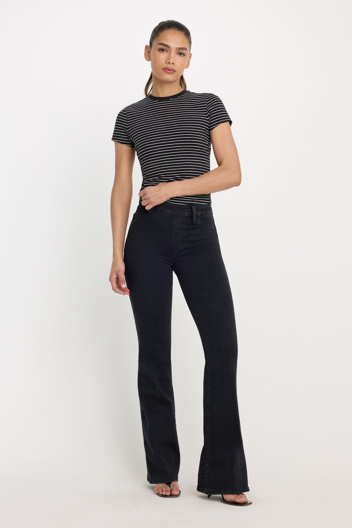 POWER STRETCH PULL-ON FLARE JEANS | BLACK001
