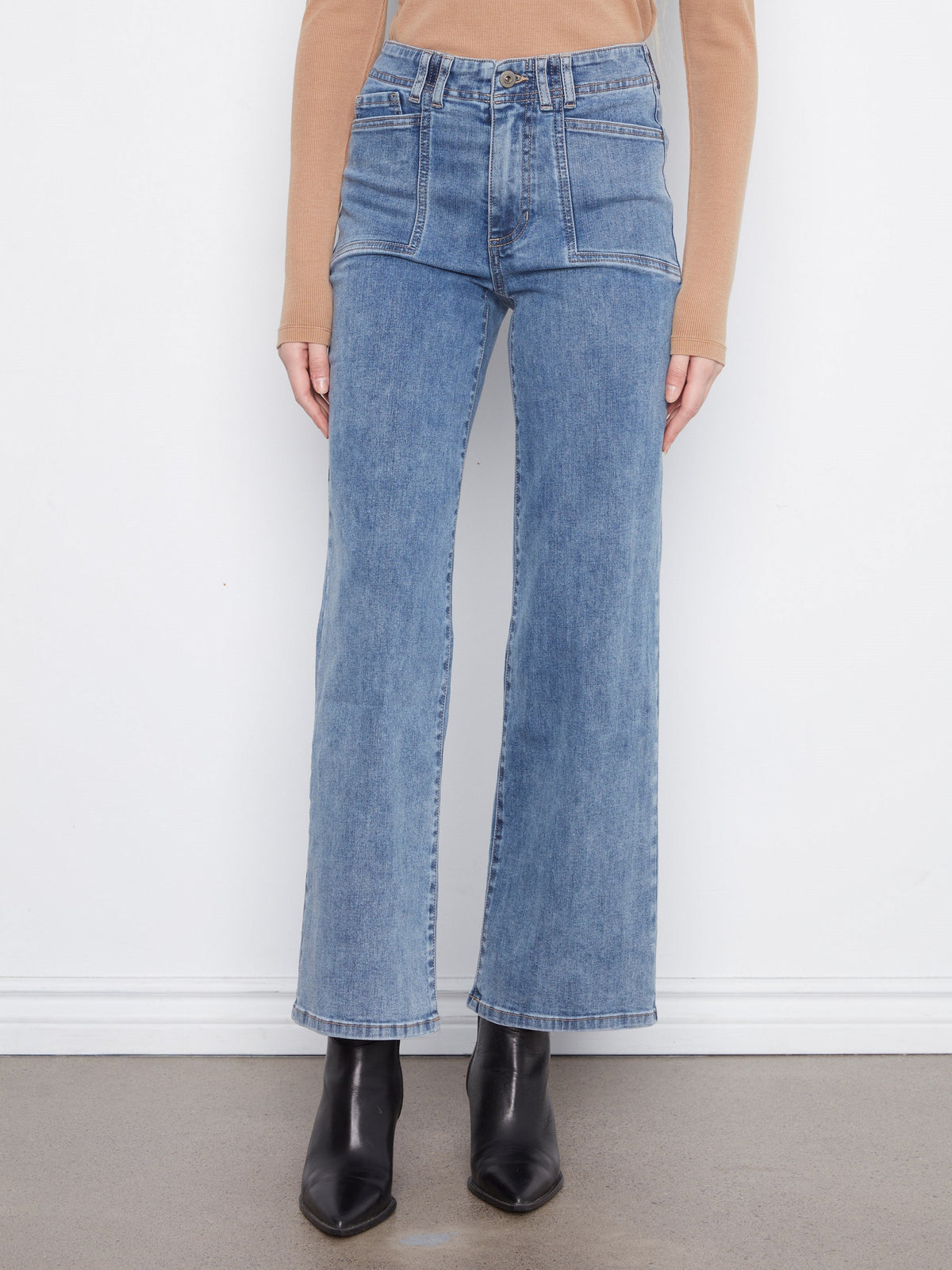 Patch Pocket Wide Leg Jeans - Medium Blue