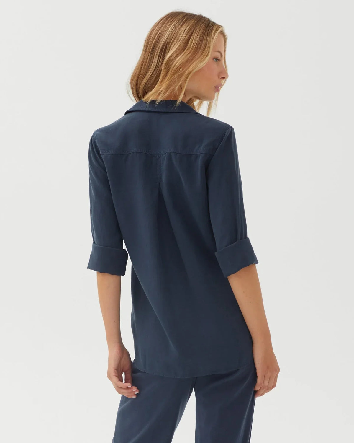 SHIRT TAIL BUTTON DOWN