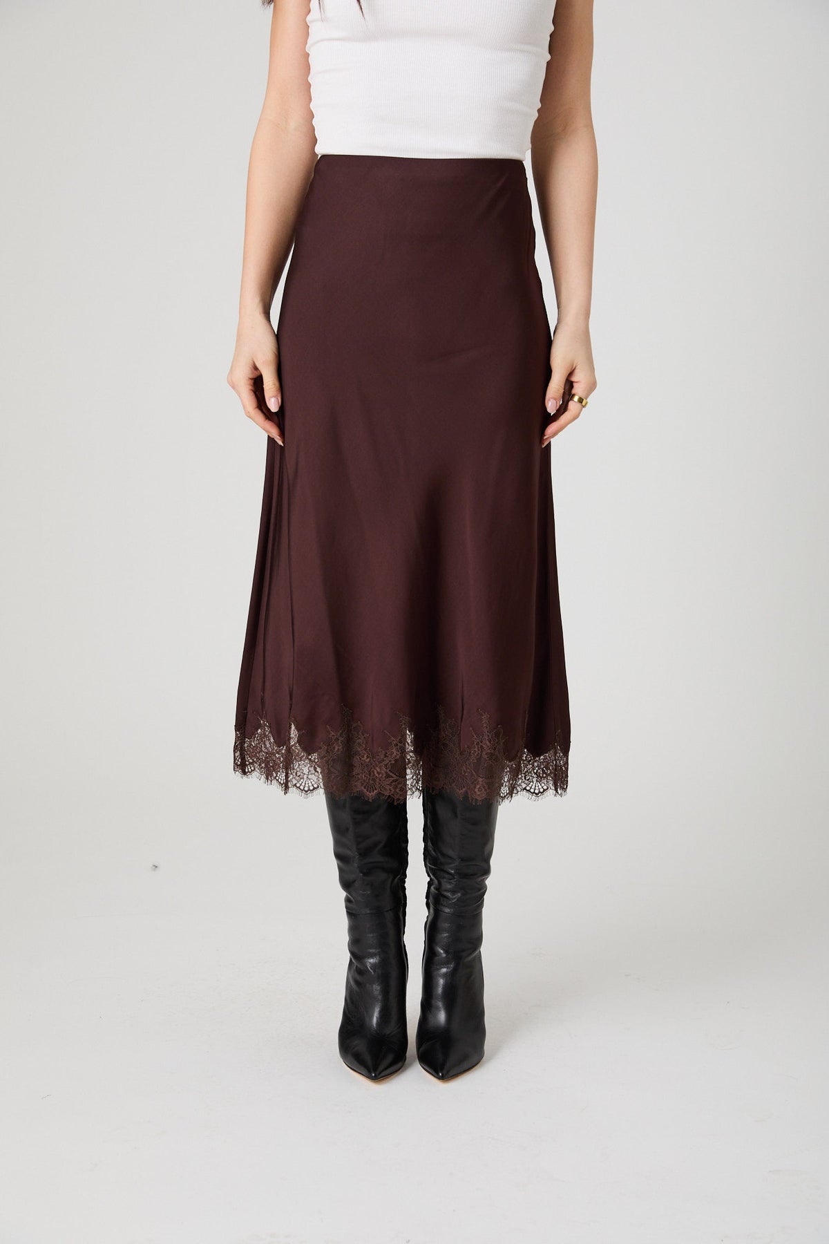 ENNIS SATIN LACE MIDI SKIRT